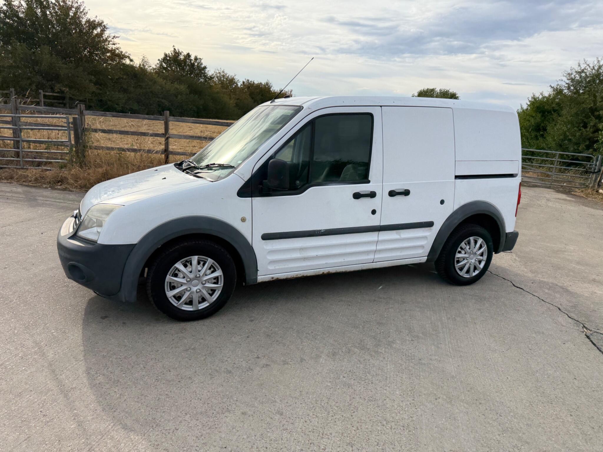Ford Transit Connect 1.8 TDCi T200 L1 H1 4dr — photo 49 of 86